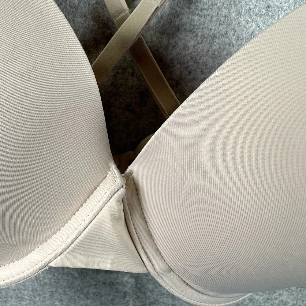 PINK Bra‎ Beige 34DD Everywhere T-Shirt Lightly Lined Underwire Criss Cross